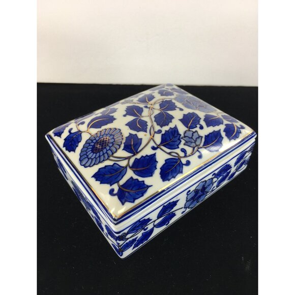 Vintage Blue & White Jewelry Trinket Box Porcelain Square Floral with Lid - Picture 7 of 16